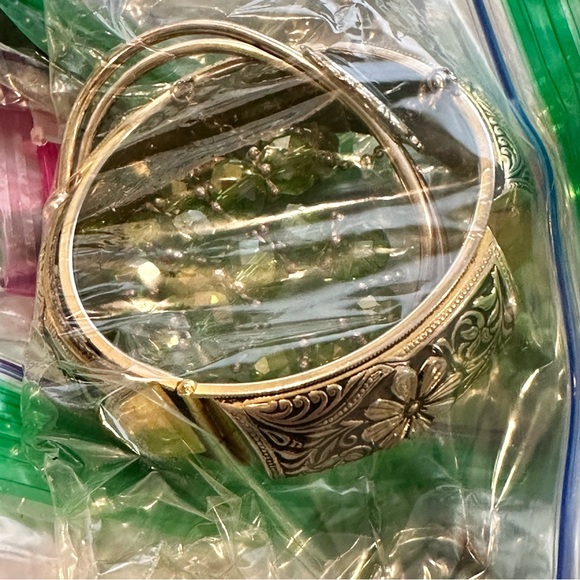 Over 4lbs of Fun Jewelry!! - Picture 10 of 10